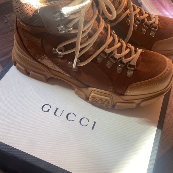 COPY - Gucci flash trek shearling boots - Picture 15 of 15